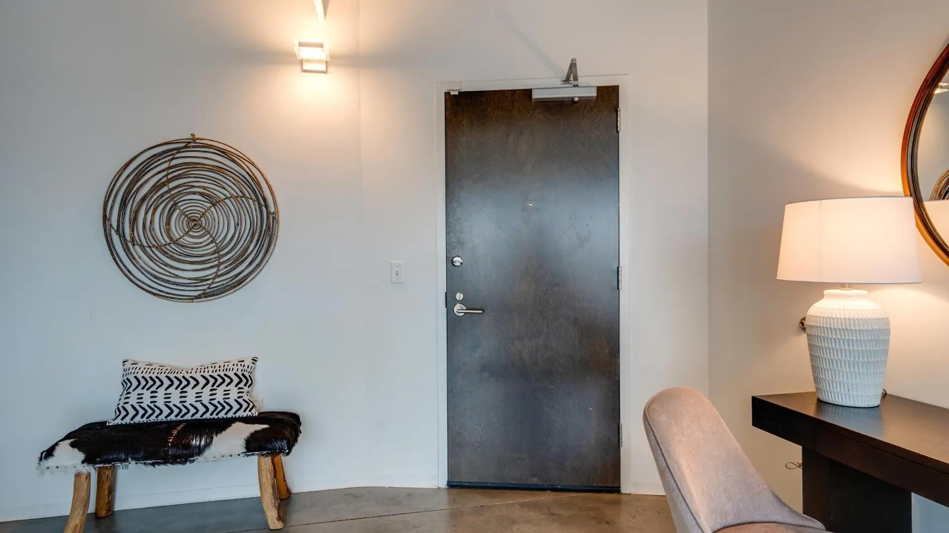 5M102 Two-Story 2Br 2Ba Work Live Villa Nashville 0*,